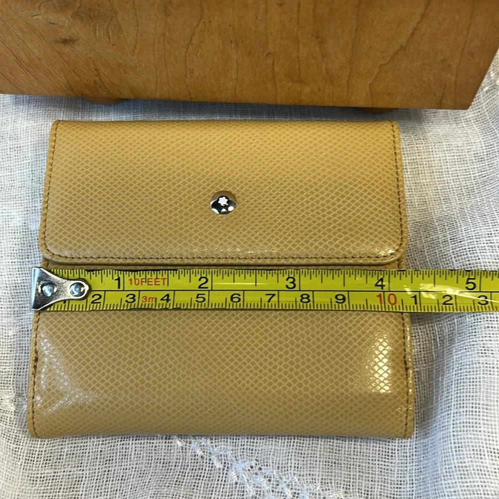 NWT MontBlanc glove leather with dust bag and box (damaged)